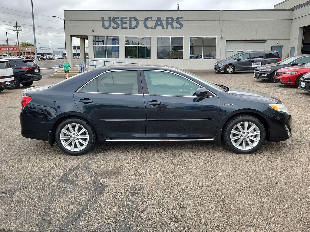 2013 Toyota Camry Hybrid XLE - 11