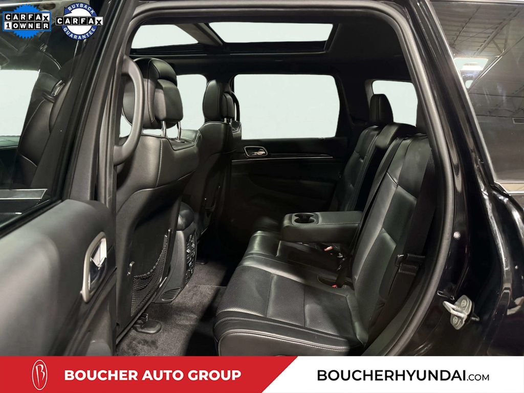 Used 2018 Diamond Black Crystal Pearlcoat Jeep Overland image 24