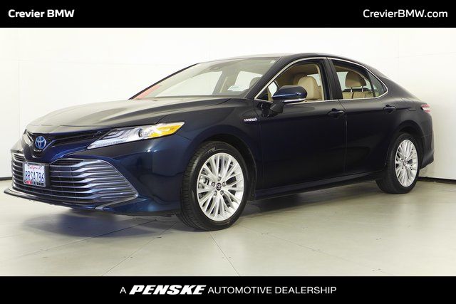 2020 Toyota Camry Hybrid XLE 1