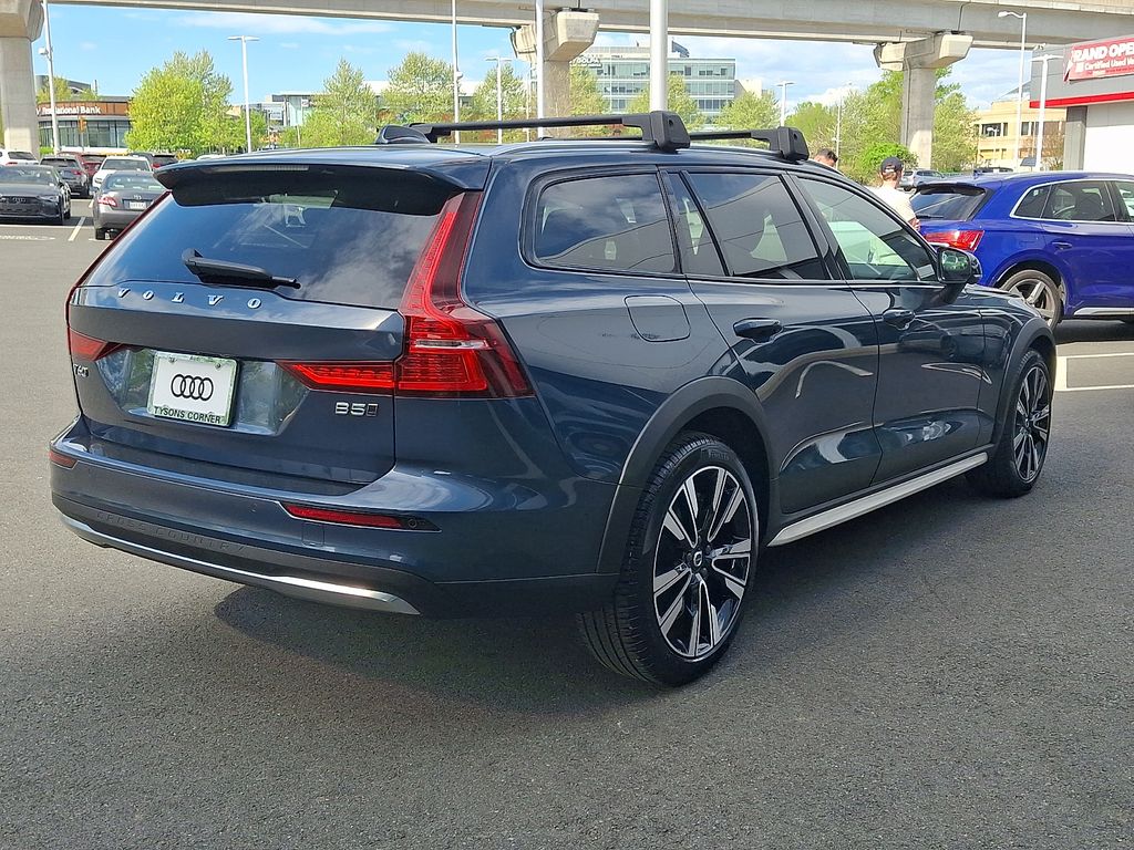 Thumbnail: 2025 Volvo S60 - 4