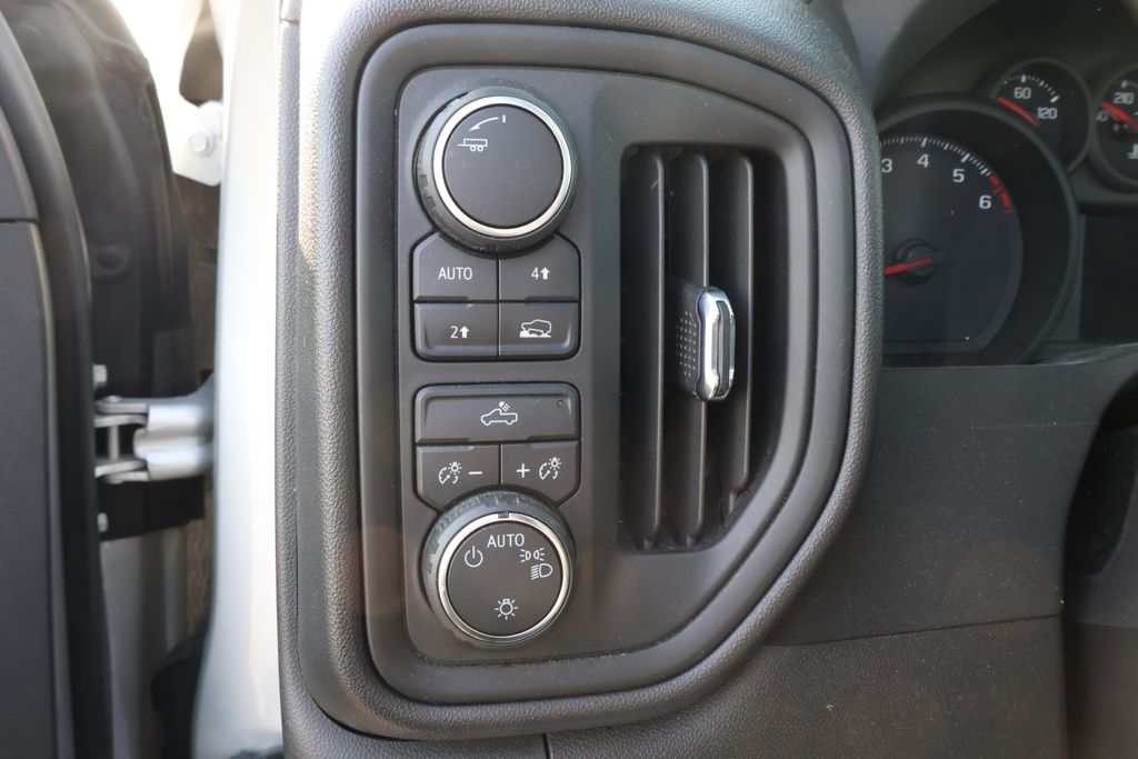 Thumbnail: 2022 Chevrolet Silverado 1500 - 18