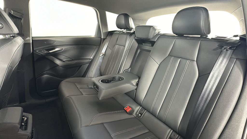 2025 Audi Q6 e-tron Premium 30