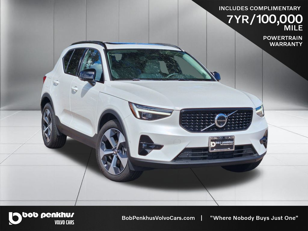 2026 Volvo XC40 B5 Plus