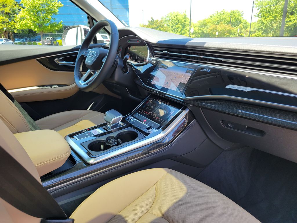 Thumbnail: 2023 Audi Q7 - 12