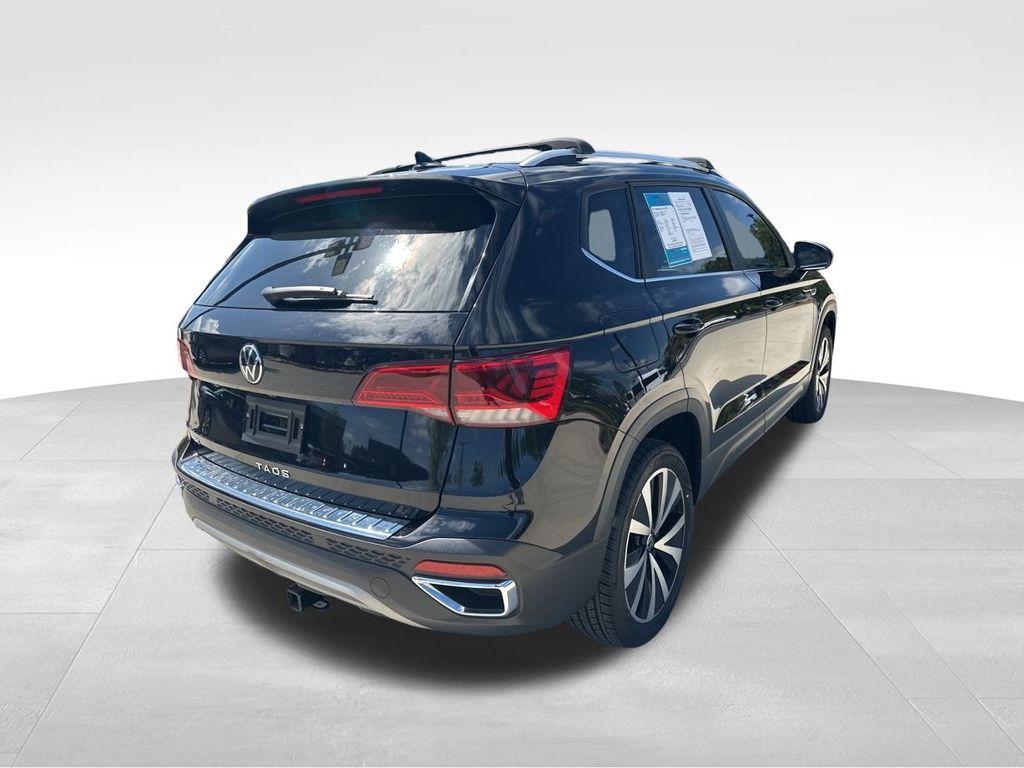 2022 Deep Black Pearl Volkswagen Taos 1.5T SE FWD SUV