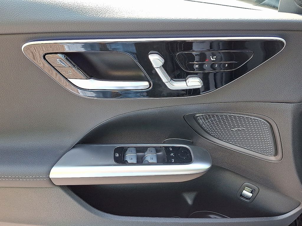 Thumbnail: 2025 Mercedes-Benz C-Class - 9