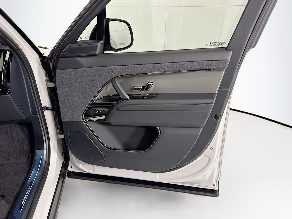 Thumbnail: 2026 Land Rover Range Rover Sport - 27