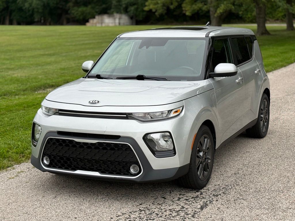 Sparkling Silver 2021 Kia Soul SUV / Crossover Front-Wheel Drive Continuously Variable Transmission