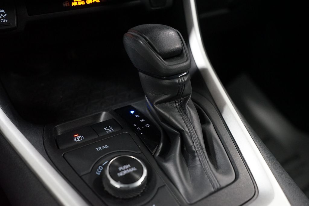 Thumbnail: 2025 Toyota RAV4 - 21