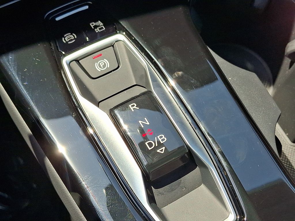 Thumbnail: 2025 Audi Q6 e-tron - 15