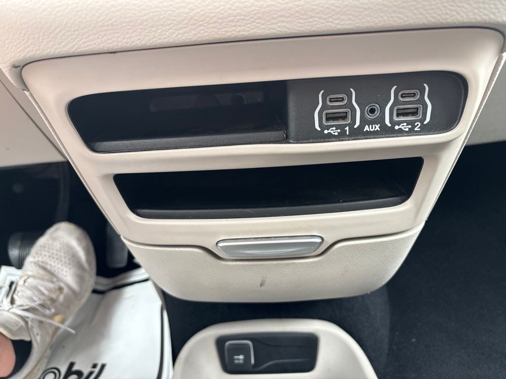 Used 2023 Chrysler Pacifica Van
