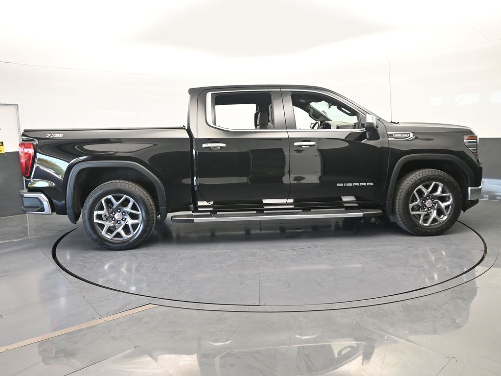 Used 2022 Onyx Black GMC SLT image 7