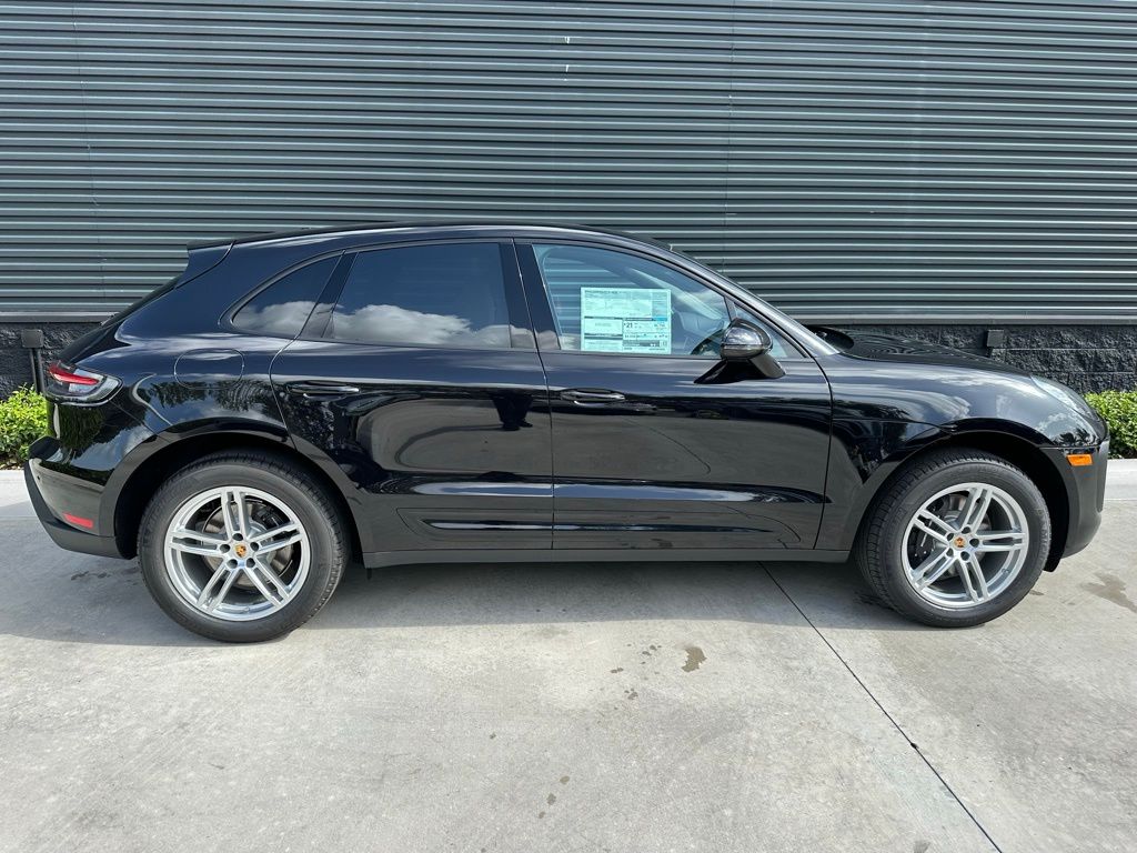 Thumbnail: 2025 Porsche Macan - 8