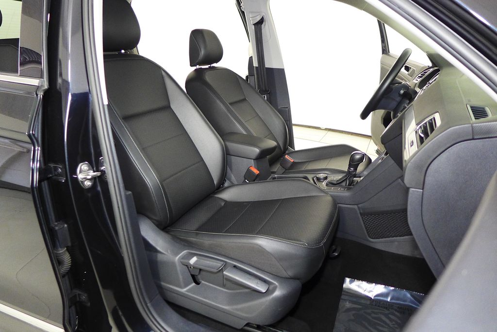 Thumbnail: 2018 Volkswagen Tiguan - 18