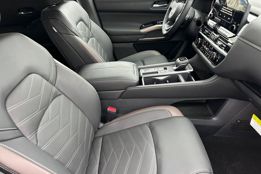 2025 Nissan Pathfinder Platinum - Photo 13