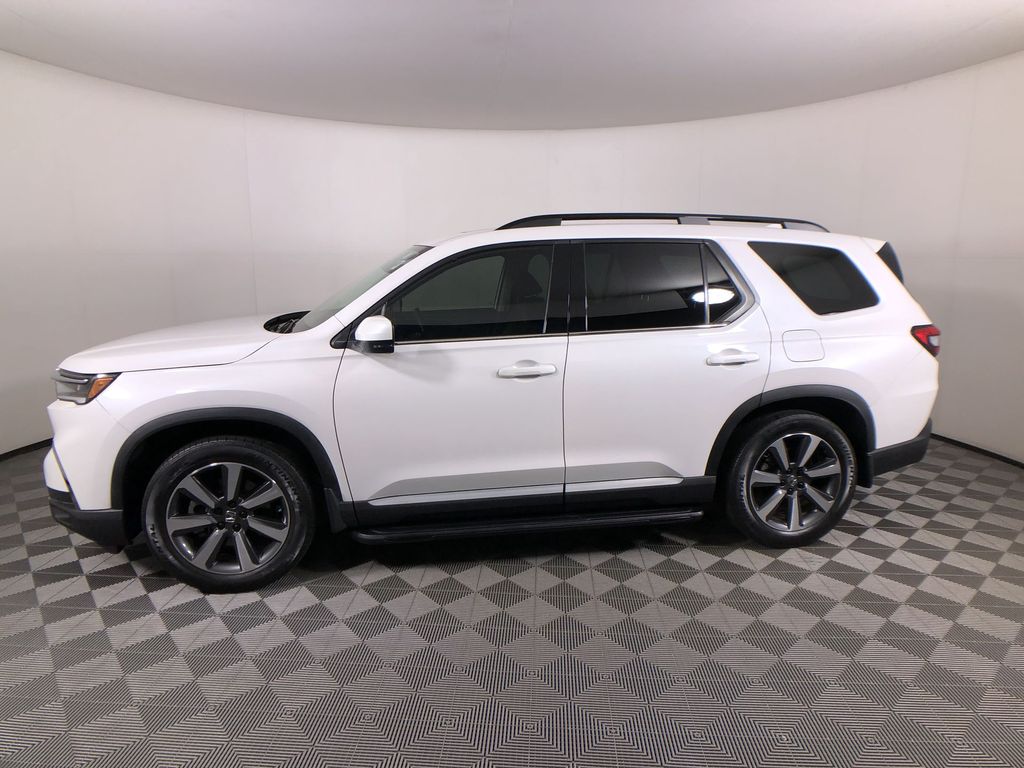 2023 Honda Pilot Touring FWD