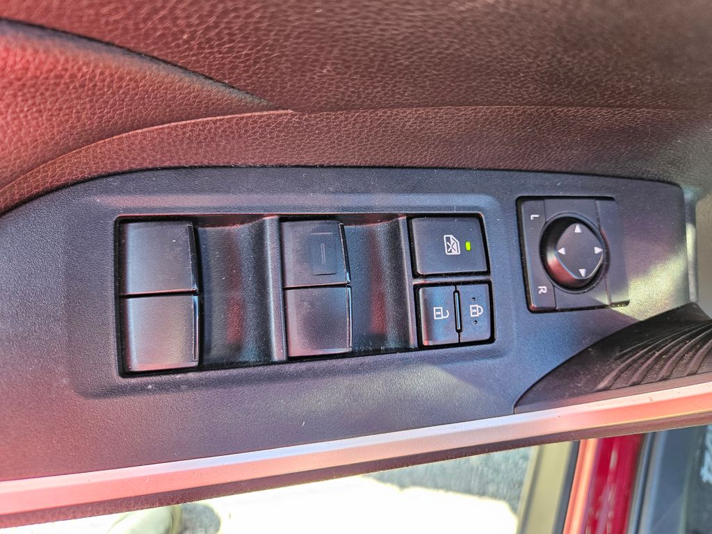 Thumbnail: 2020 Toyota RAV4 - 16