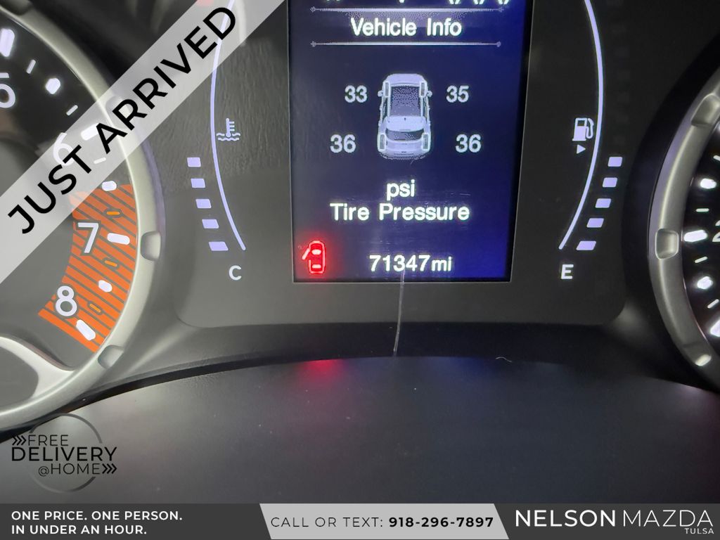 Used 2019 Blue Jeep Latitude image 27