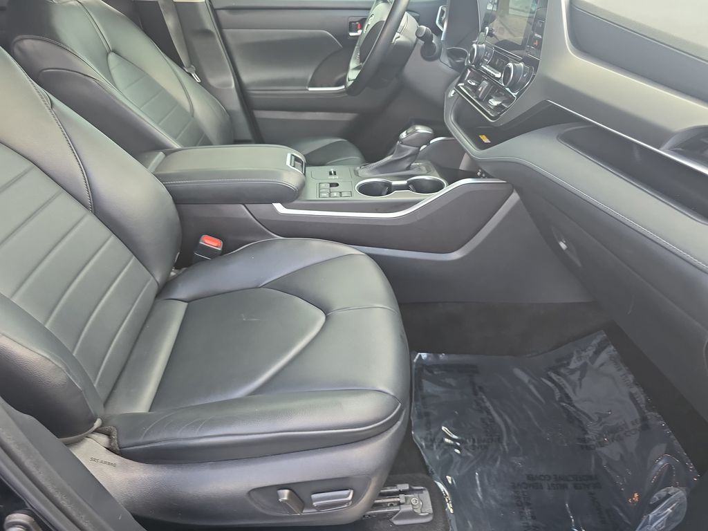 Used 2023 Toyota Highlander SUV