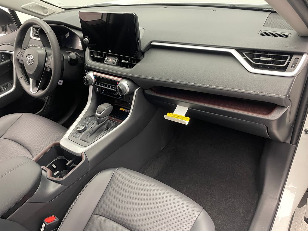 Thumbnail: 2025 Toyota RAV4 - 17