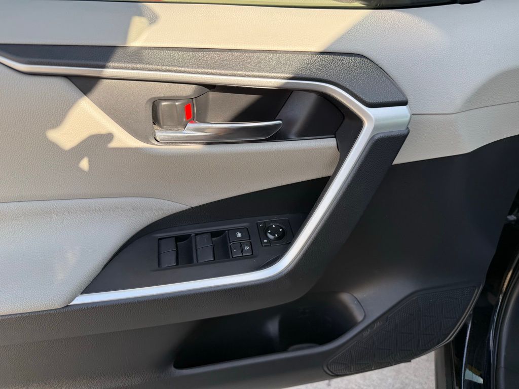 Thumbnail: 2021 Toyota RAV4 - 11