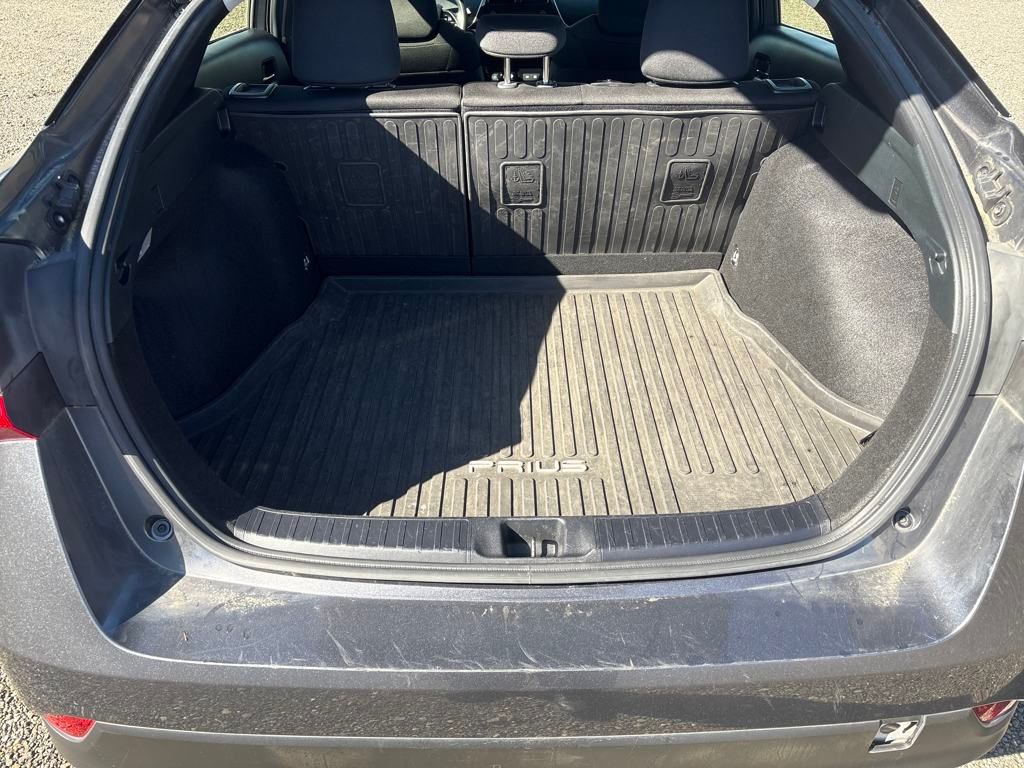 2022 Magnetic Gray Metallic Toyota Prius L FWD Hatchback