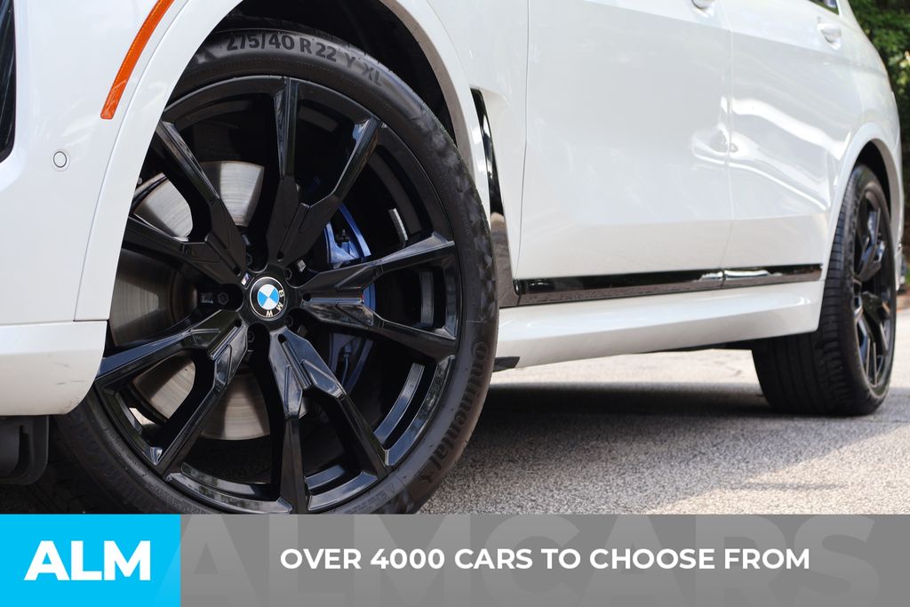 Used 2023 White BMW M60i image 3