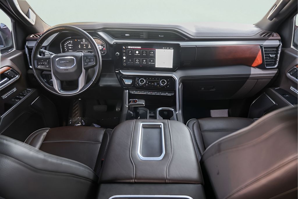 Used 2022 White GMC Denali image 28