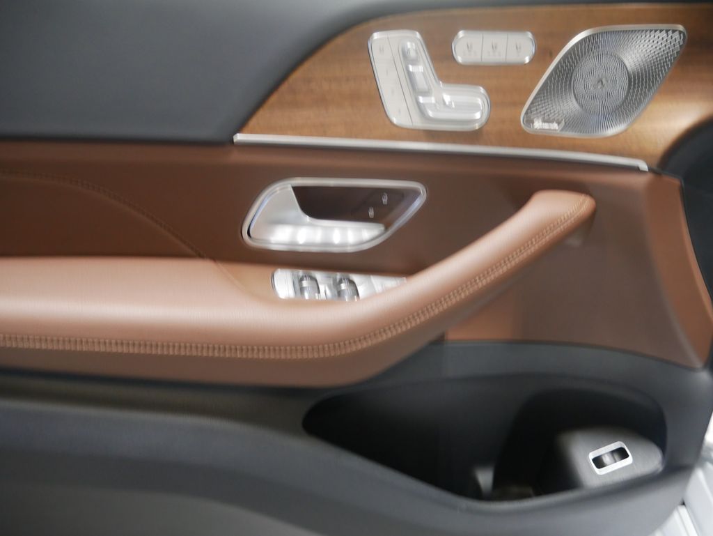 Thumbnail: 2026 Mercedes-Benz GLE - 16