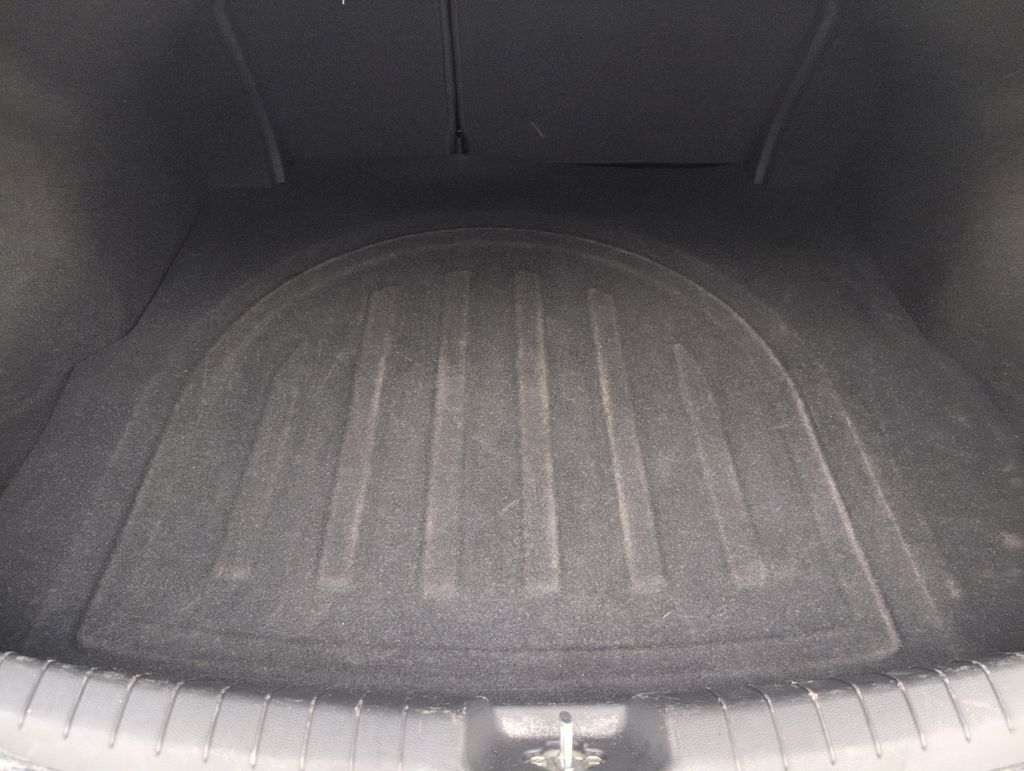 Used 2017 Beige Hyundai SE image 27