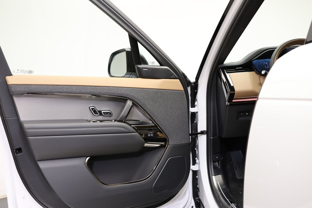 Thumbnail: 2026 Land Rover Range Rover Sport - 26