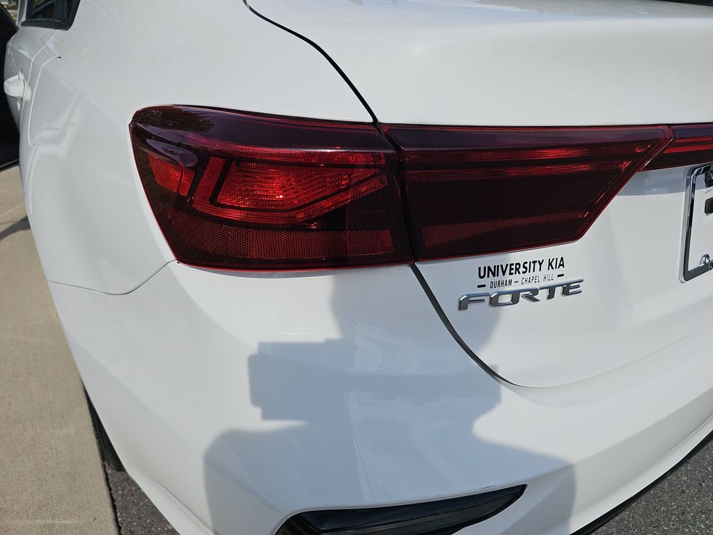 Used 2021 White Kia LXS image 31