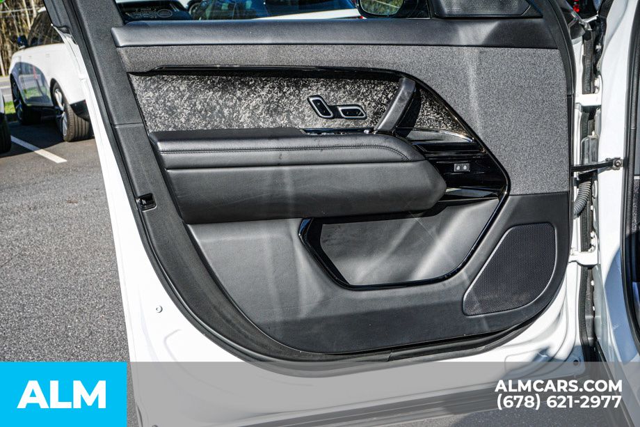 Used 2023 White Land Rover SE Dynamic image 49