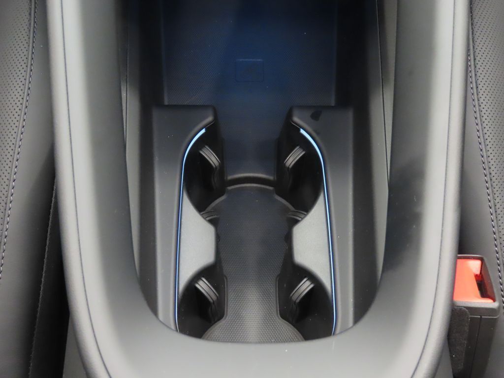 Thumbnail: 2026 Porsche Macan - 30