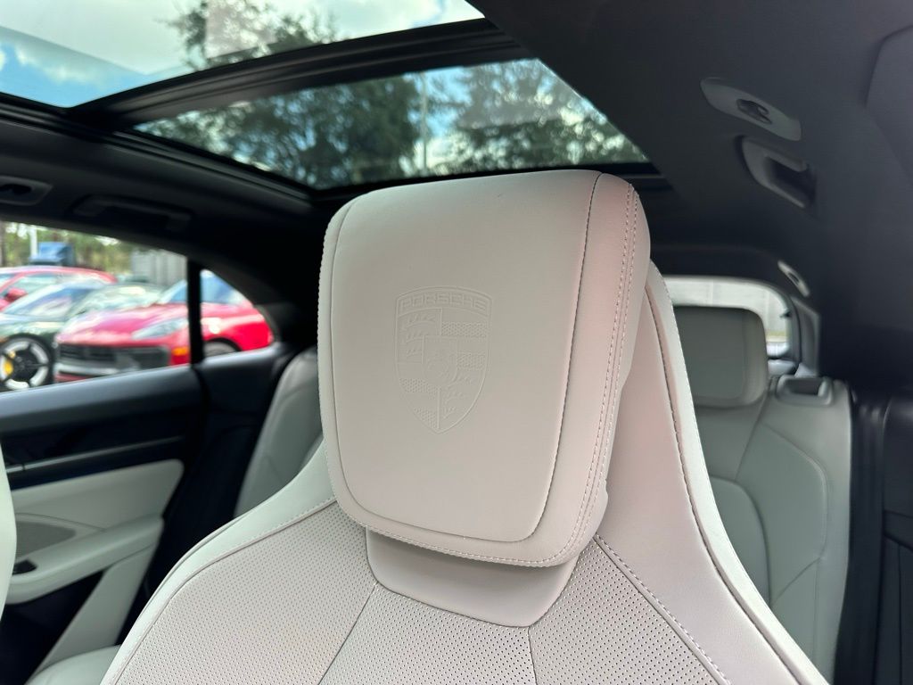 Thumbnail: 2025 Porsche Macan - 22