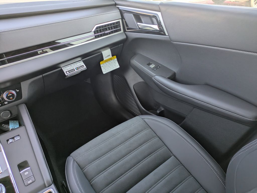 2025 Mitsubishi Outlander Plug-in Hybrid SE - Photo 17