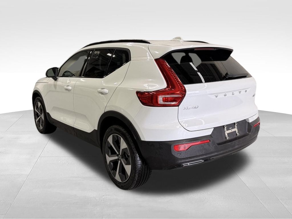 Thumbnail: 2026 Volvo XC40 - 3