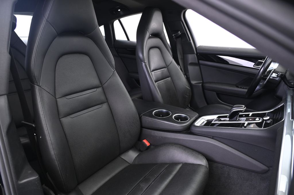 Thumbnail: 2018 Porsche Panamera - 24