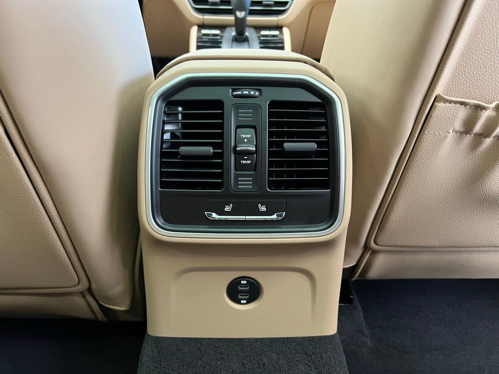2025 Porsche Macan  17