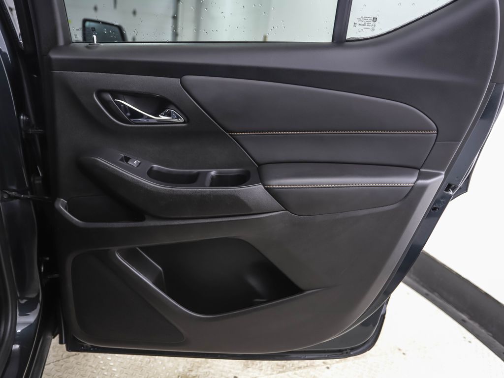 Thumbnail: 2021 Chevrolet Traverse - 26