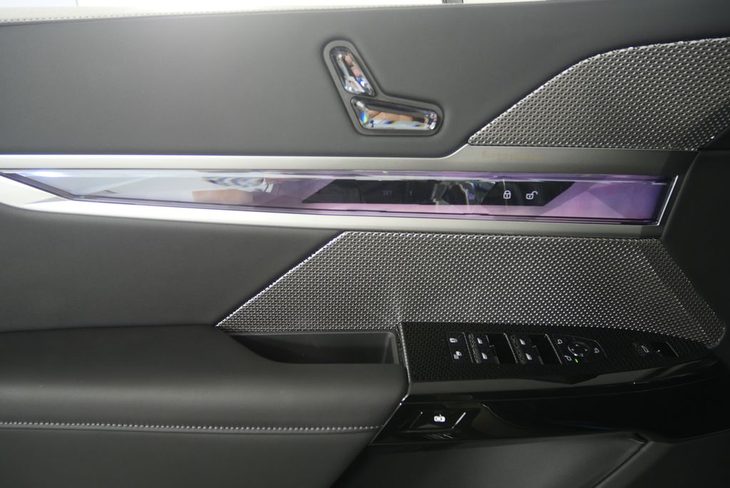 Thumbnail: 2025 BMW 7 Series - 9