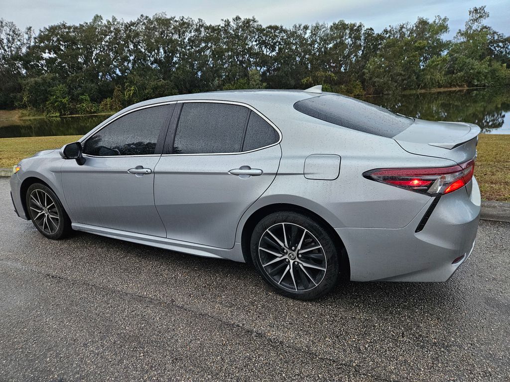 2022 Toyota Camry SE 3