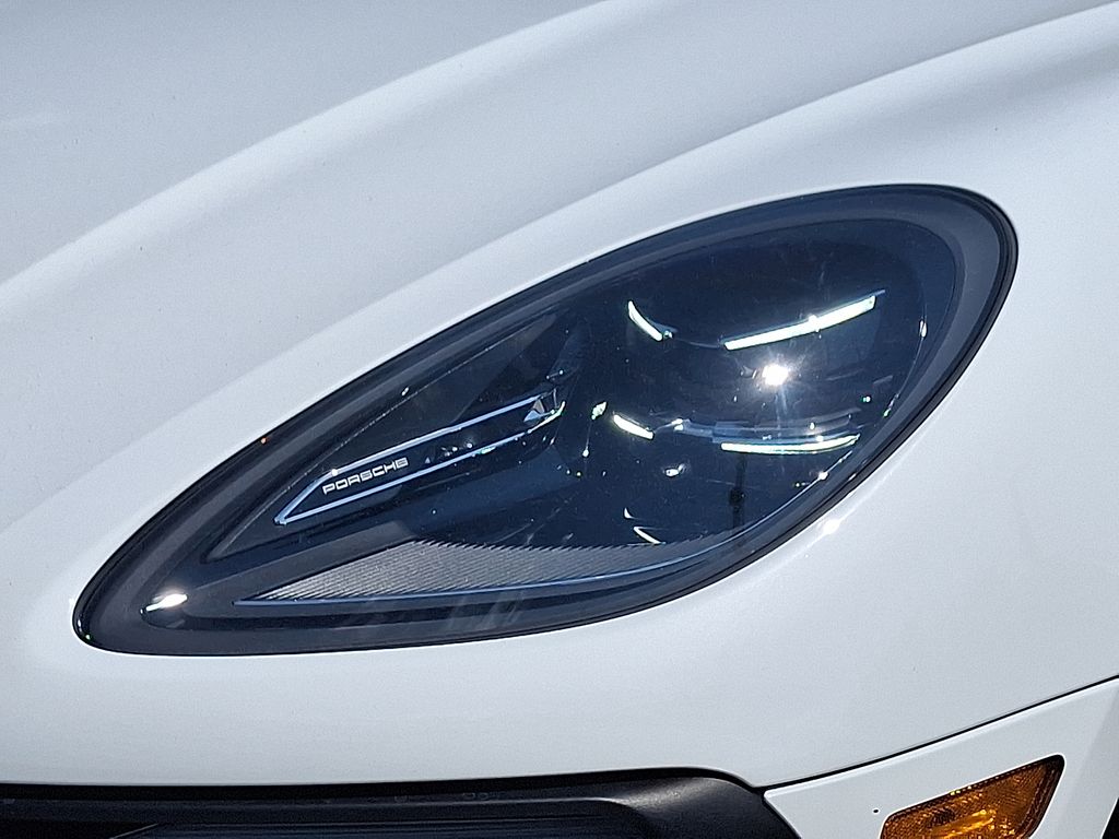 Thumbnail: 2025 Porsche Macan - 29