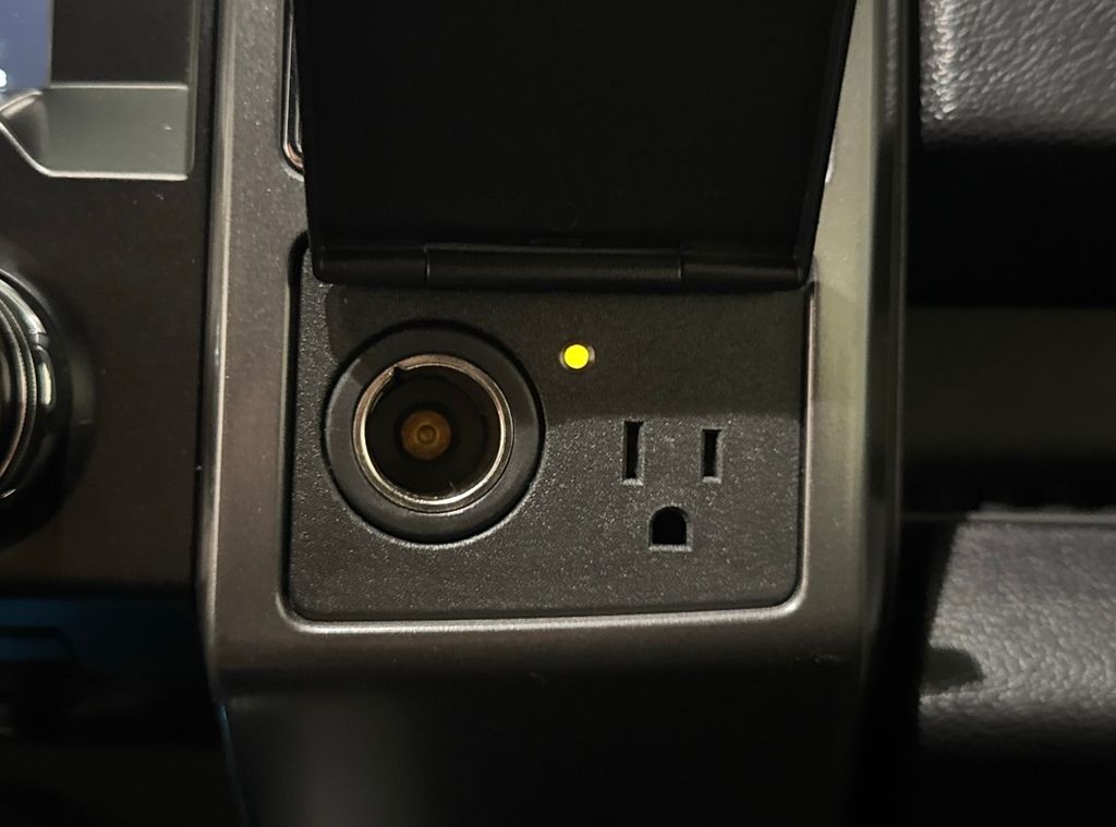Used 2017 Gray Ford XLT image 26