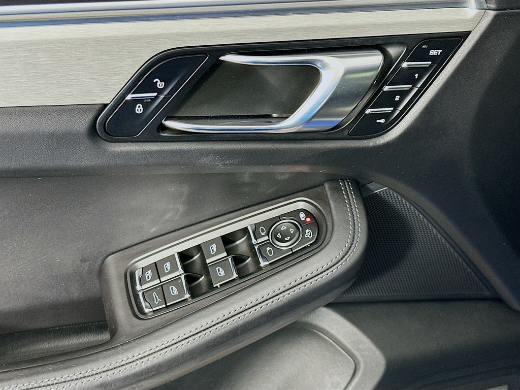 Thumbnail: 2017 Porsche Macan - 18