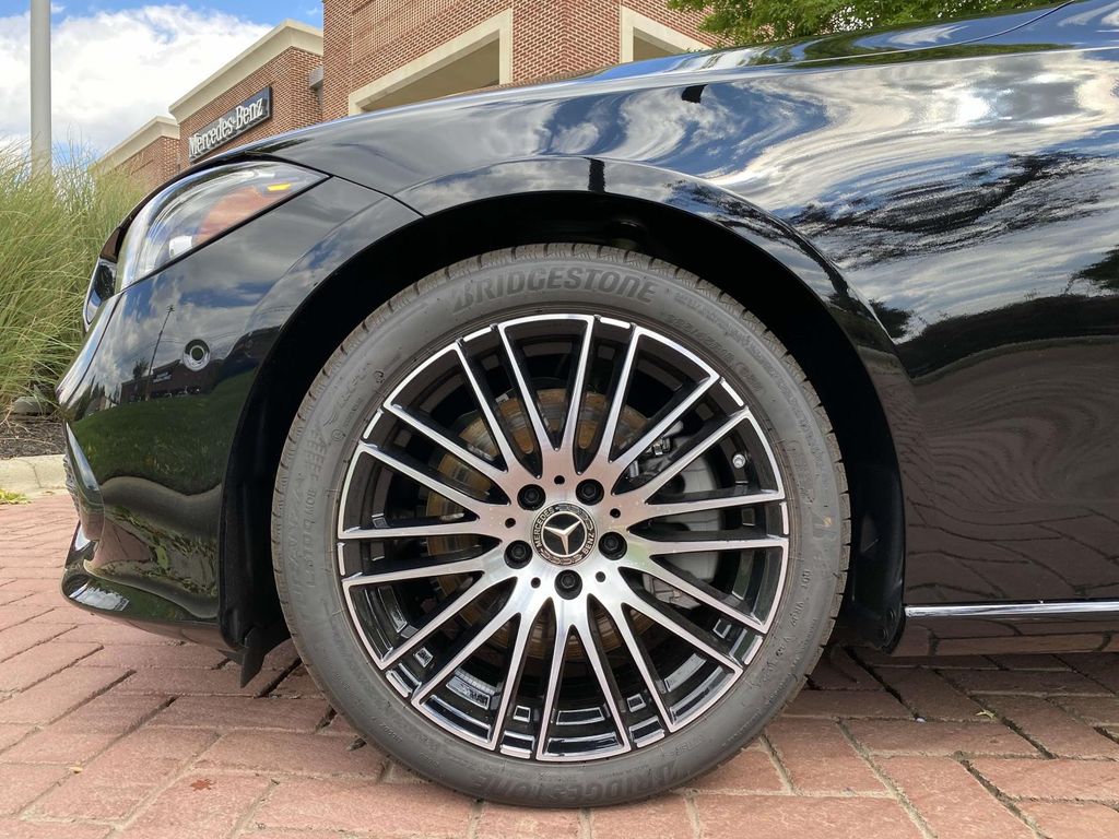 Thumbnail: 2024 Mercedes-Benz C-Class - 7