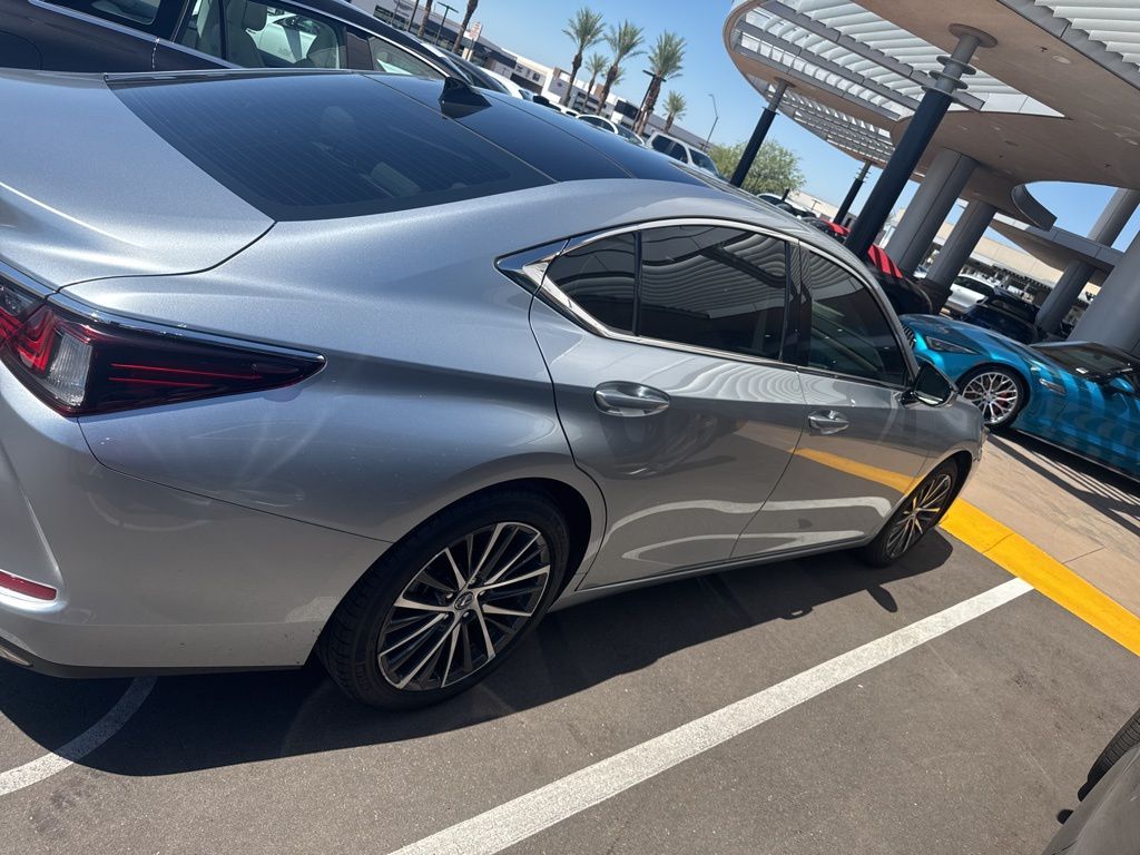 Thumbnail: 2023 Lexus ES - 8