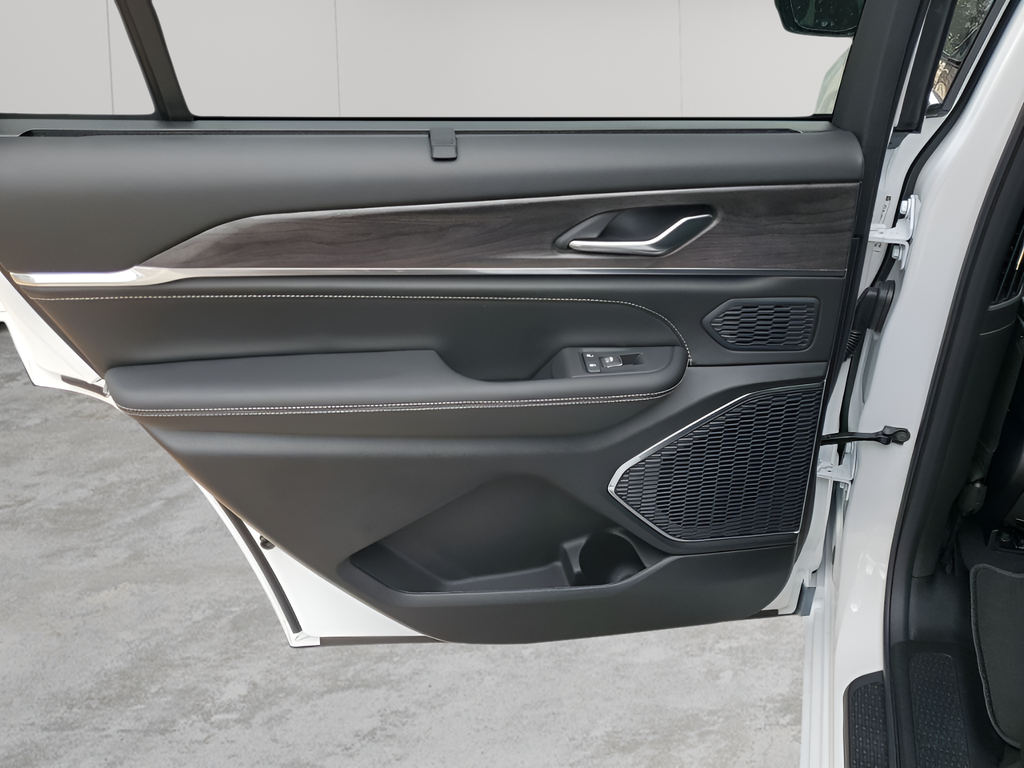 New Car 2025 Jeep Grand Cherokee L  Overland For Sale Under $70,000 In Austin, Texas