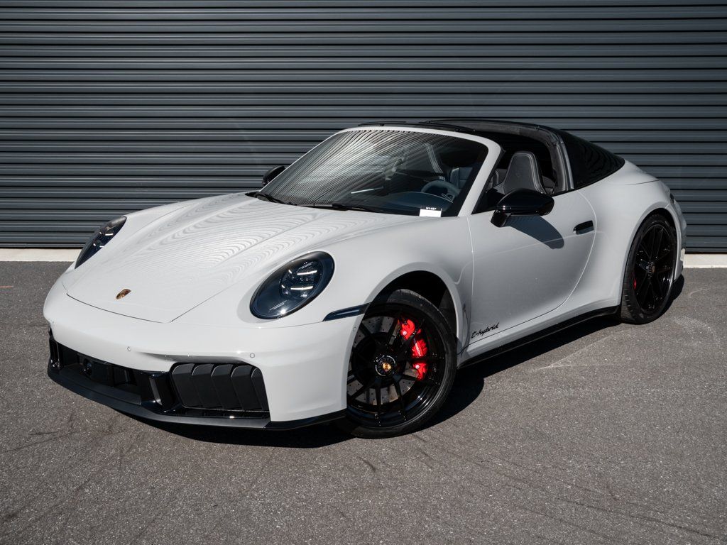 2026 Porsche 911 Targa 4 GTS Cabriolet AWD