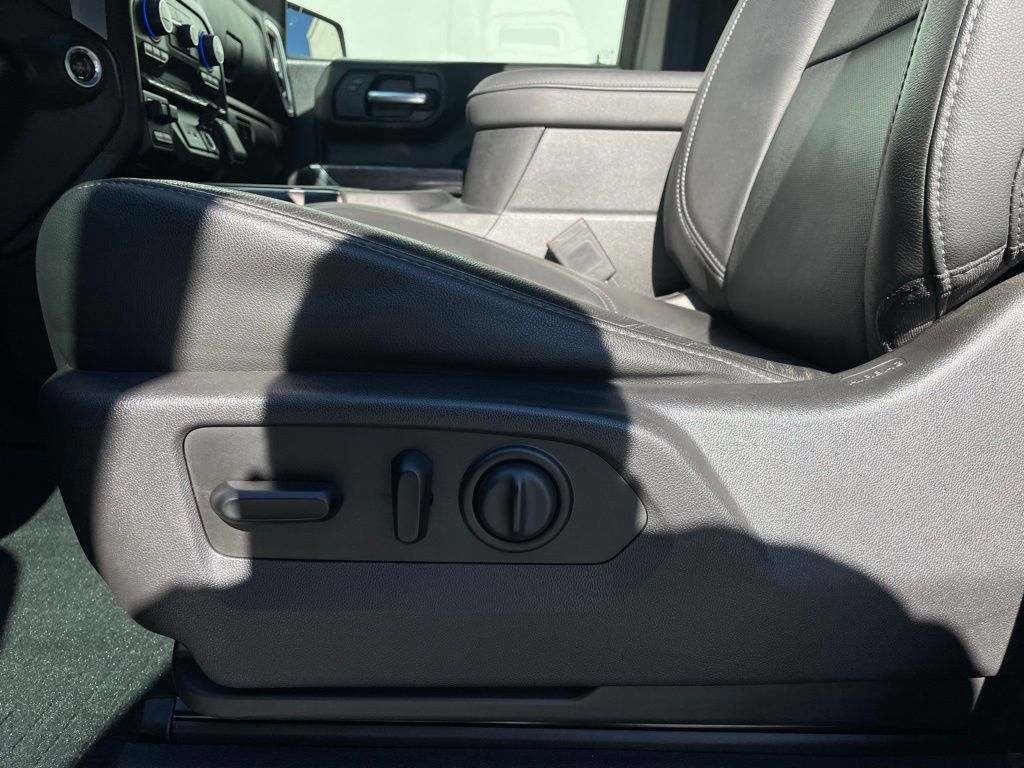 Thumbnail: 2019 Chevrolet Silverado 1500 - 24